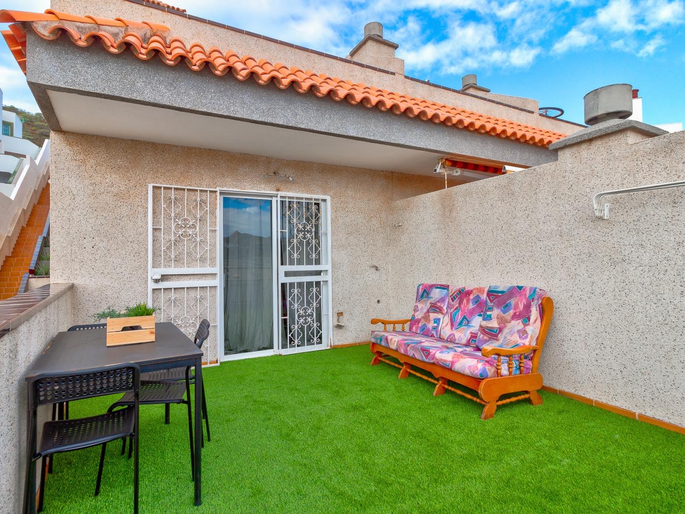 Los Cristianos terrace by CLABAO en Santa Cruz de Tenerife