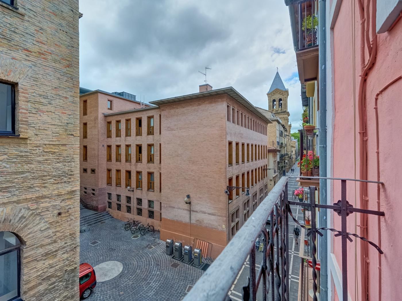 Casa Ana Mari I by Clabao en Pamplona