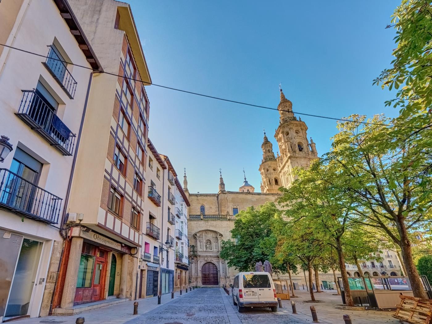 Ambigu Rojo de la Concatedral by Clabao en Logroño