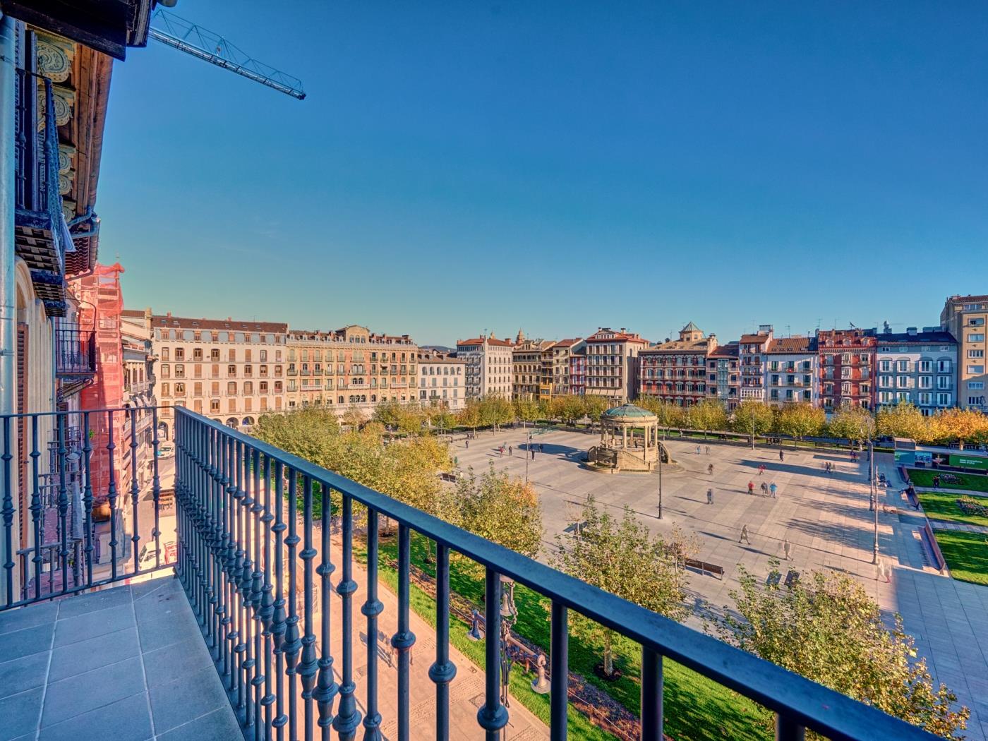 Edificio la Joya 4 by Clabao en Pamplona