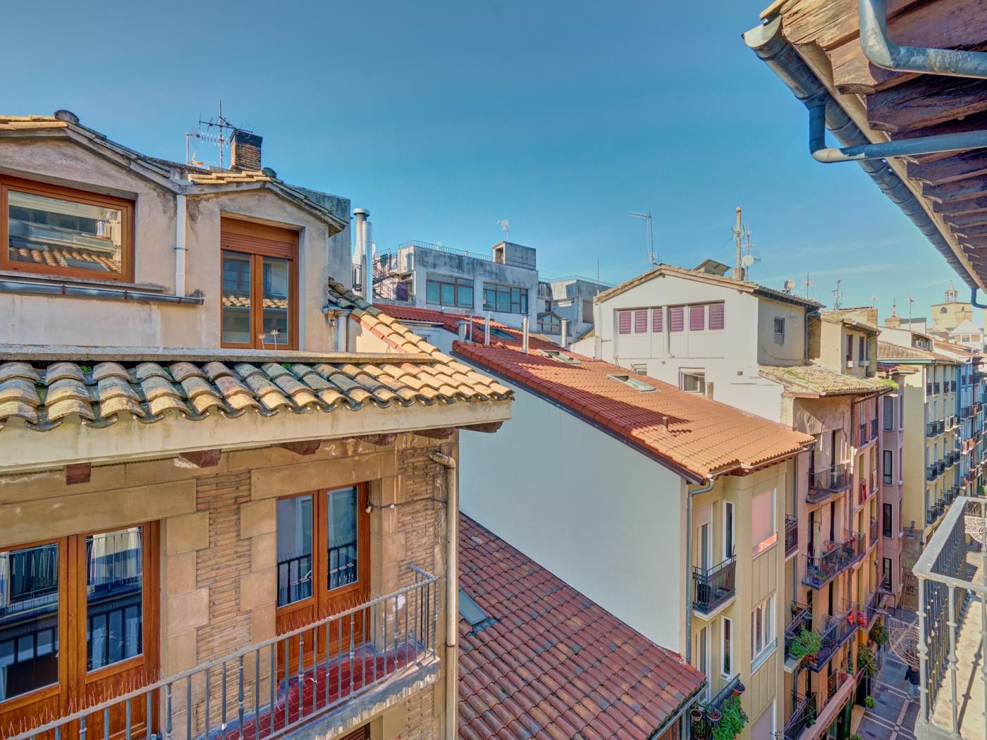 Edificio la Joya 4 by Clabao en Pamplona