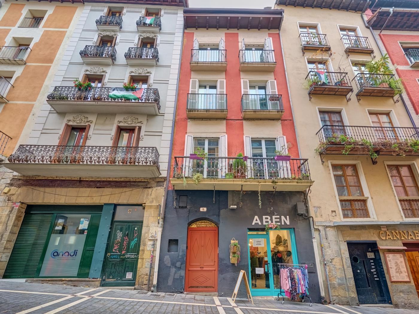 Curia 6 by Clabao en Pamplona