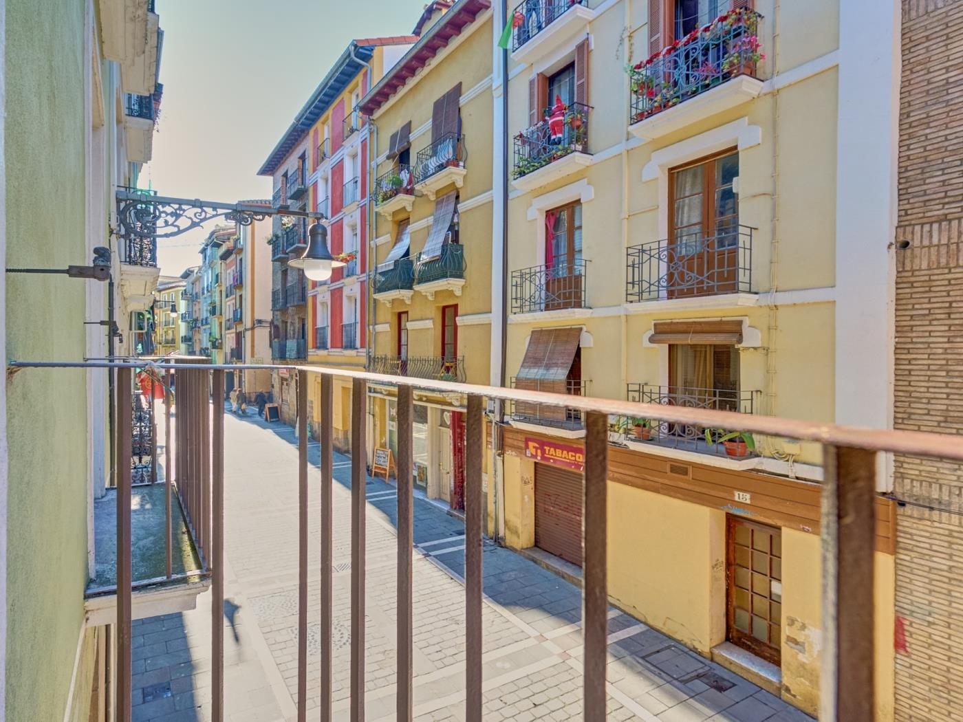 Tothom by Clabao en Pamplona