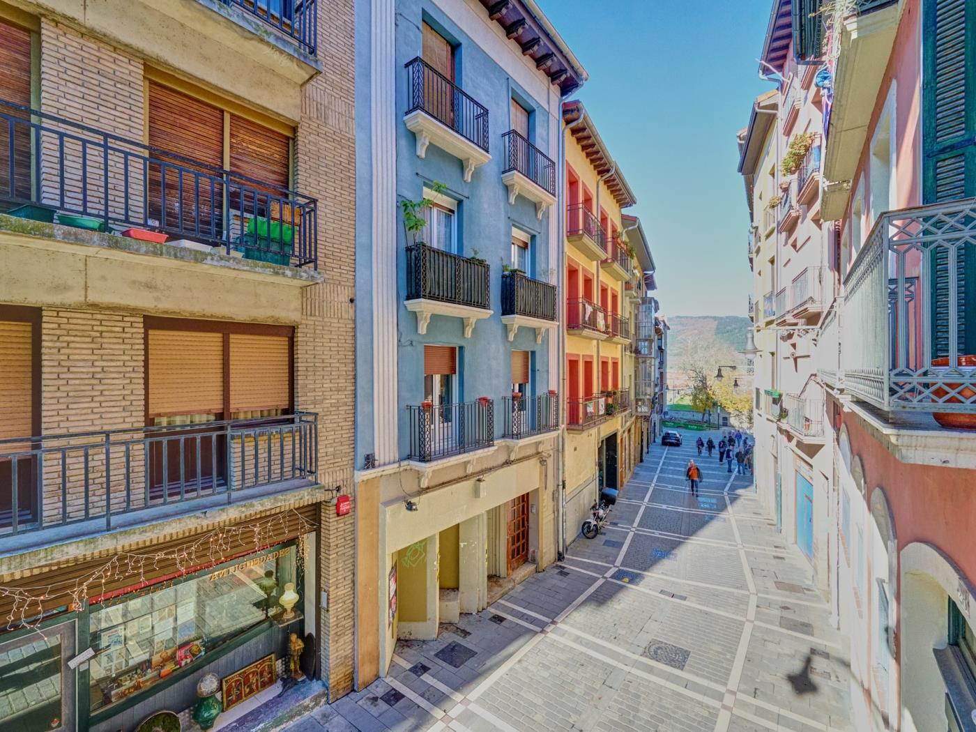 Tothom by Clabao en Pamplona