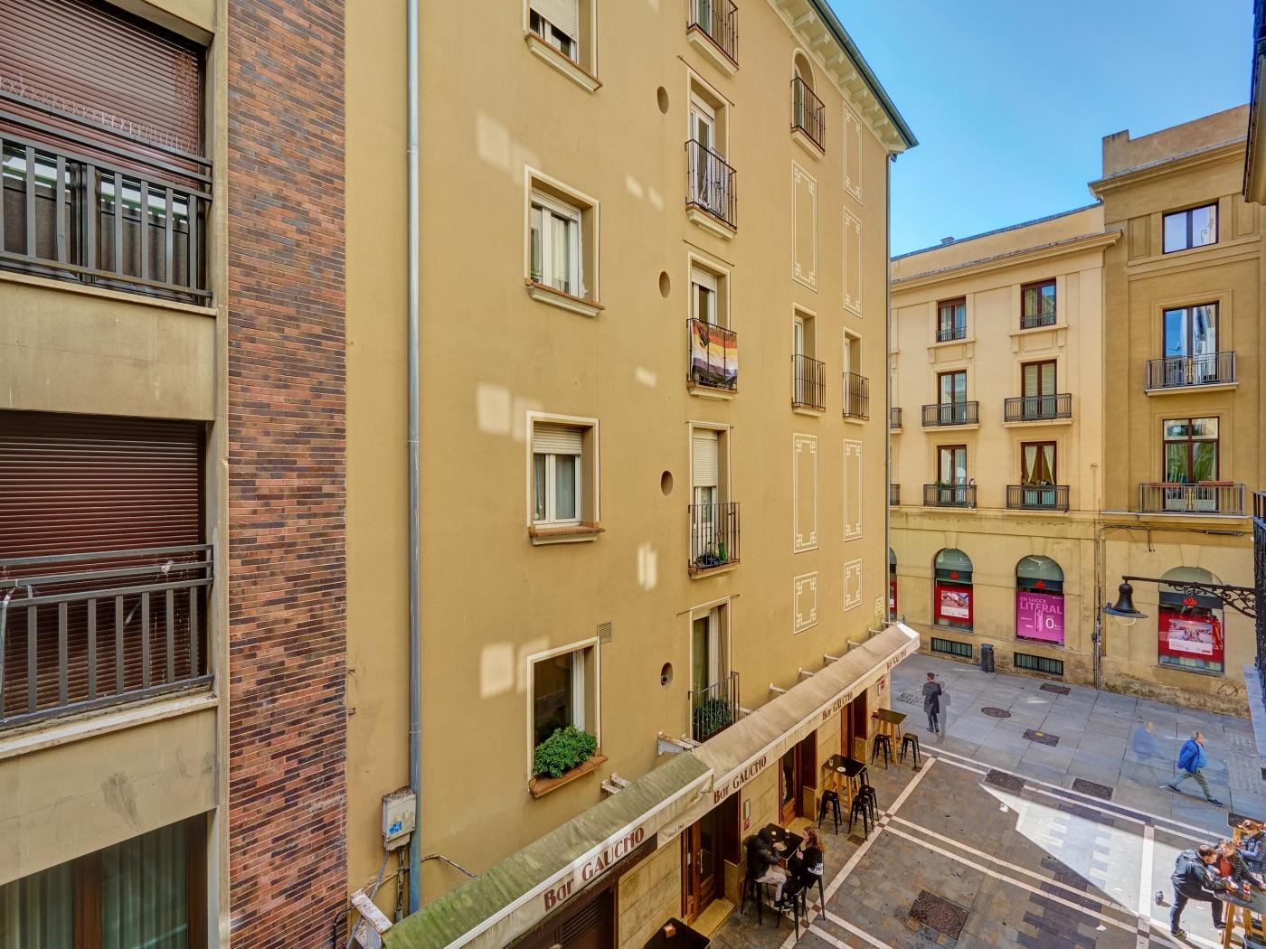 Castillo 18 by clabao en Pamplona