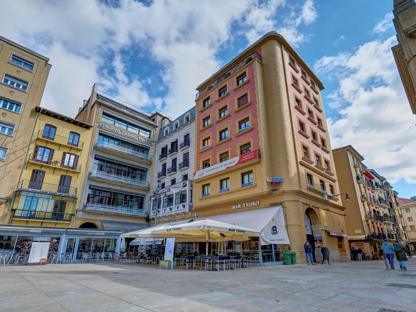 Castillo 18 by clabao en Pamplona