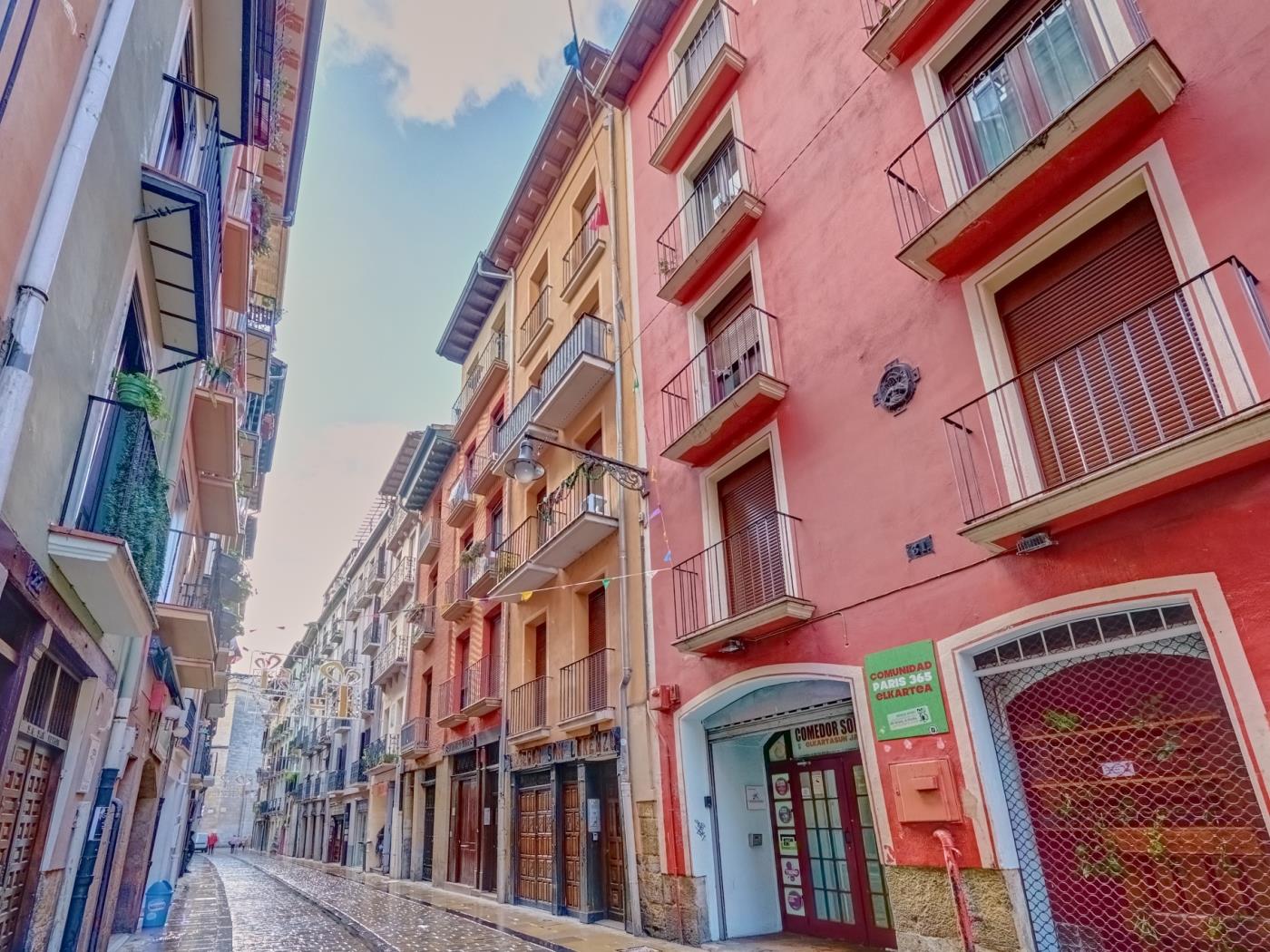 La casa de los cuadros by Clabao en Pamplona