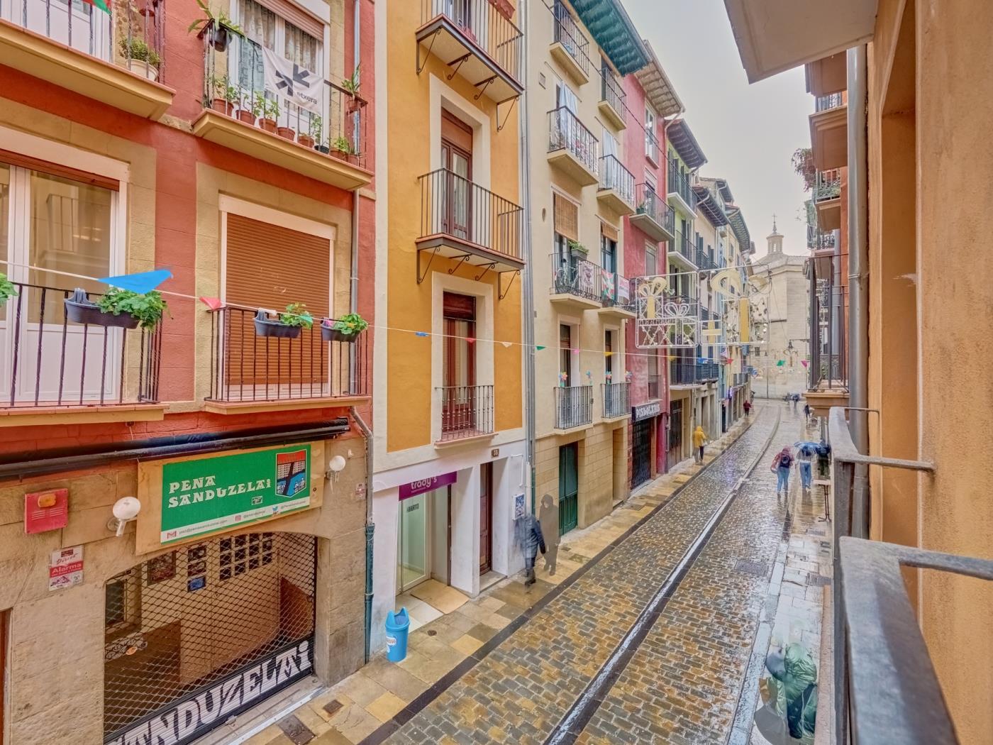 La casa de los cuadros by Clabao en Pamplona