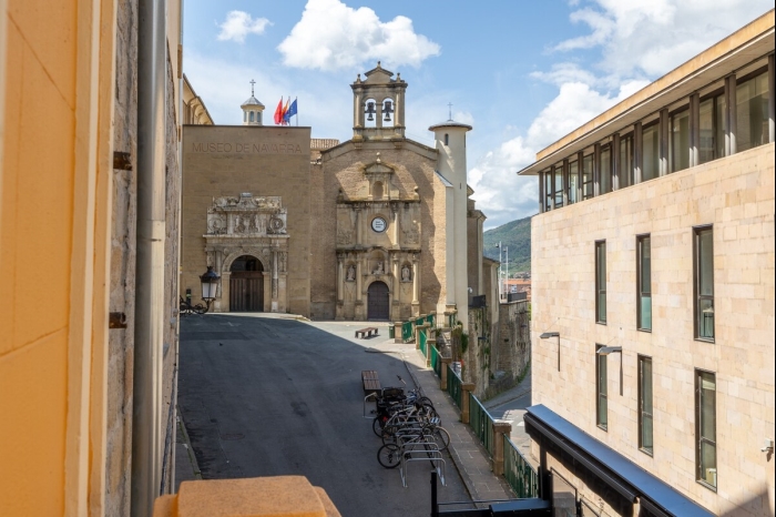 El primer balcon de Santo Domingo By Clabao en Pamplona