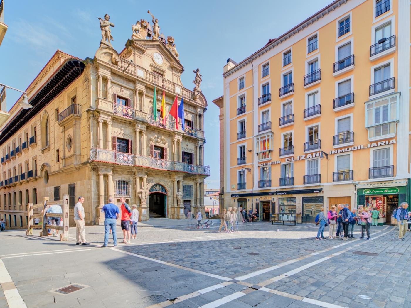 Santa Ana Plaza by Clabao en Pamplona