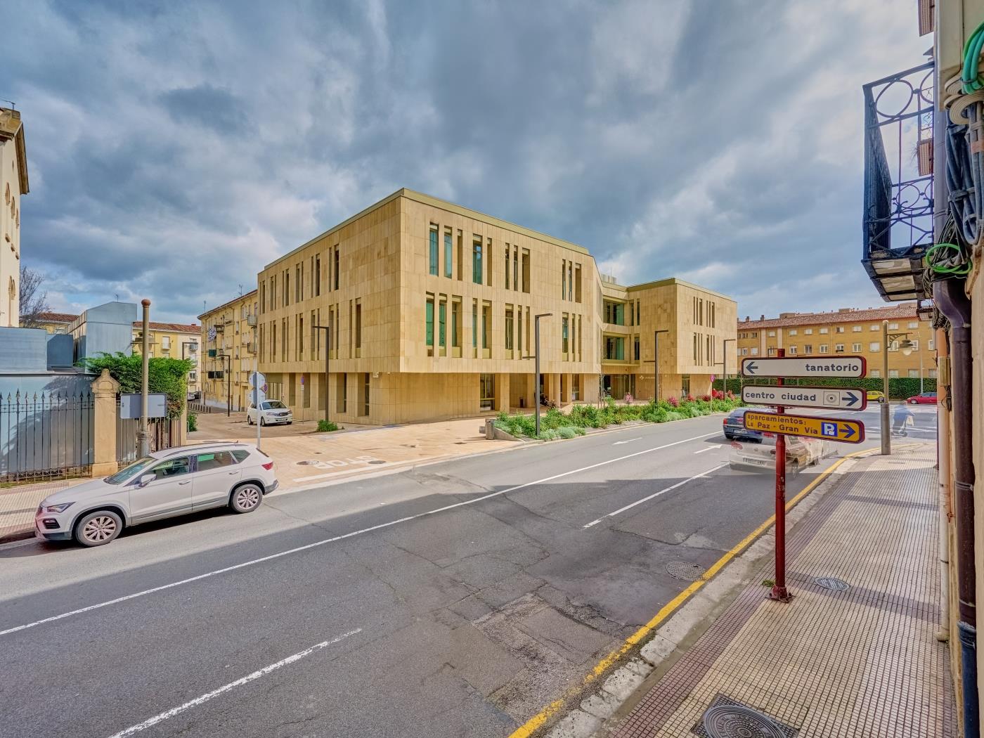 Vinomuim Bajo by Clabao en Logroño