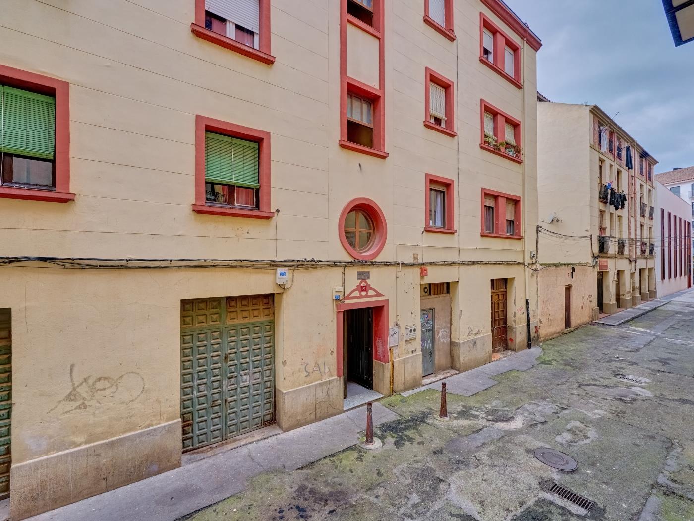 Vinomuim Bajo by Clabao en Logroño