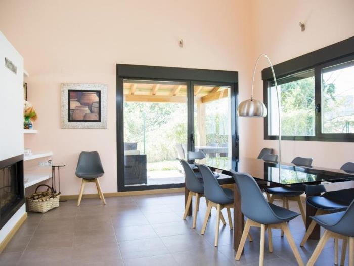 Casa Lónguida by Clabao en Villanueva de Lónguida