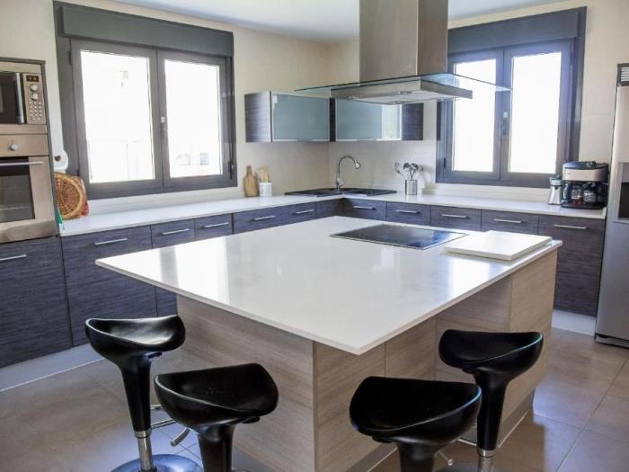 Casa Lónguida by Clabao en Villanueva de Lónguida