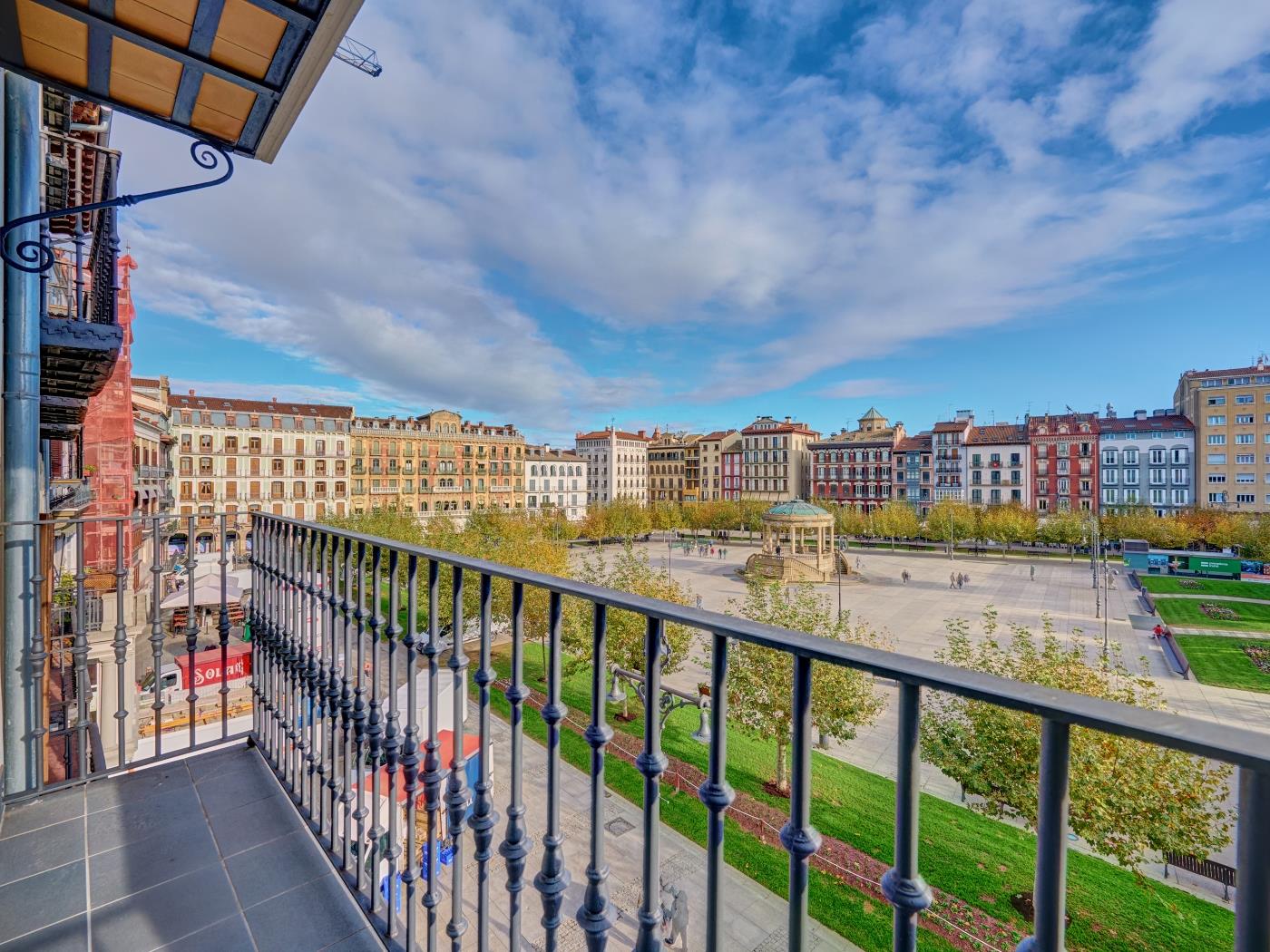 Castillo 31 by Clabao en Pamplona