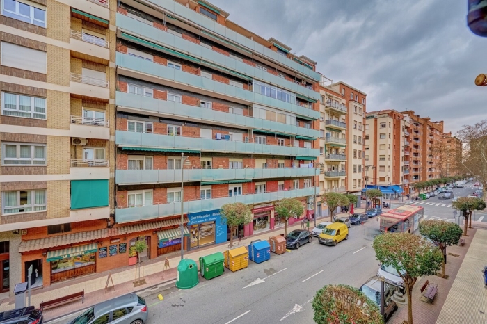 Regal Diamond Centre by Clabao en Logroño