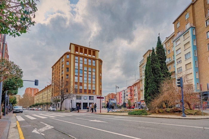 Regal Diamond Centre by Clabao en Logroño