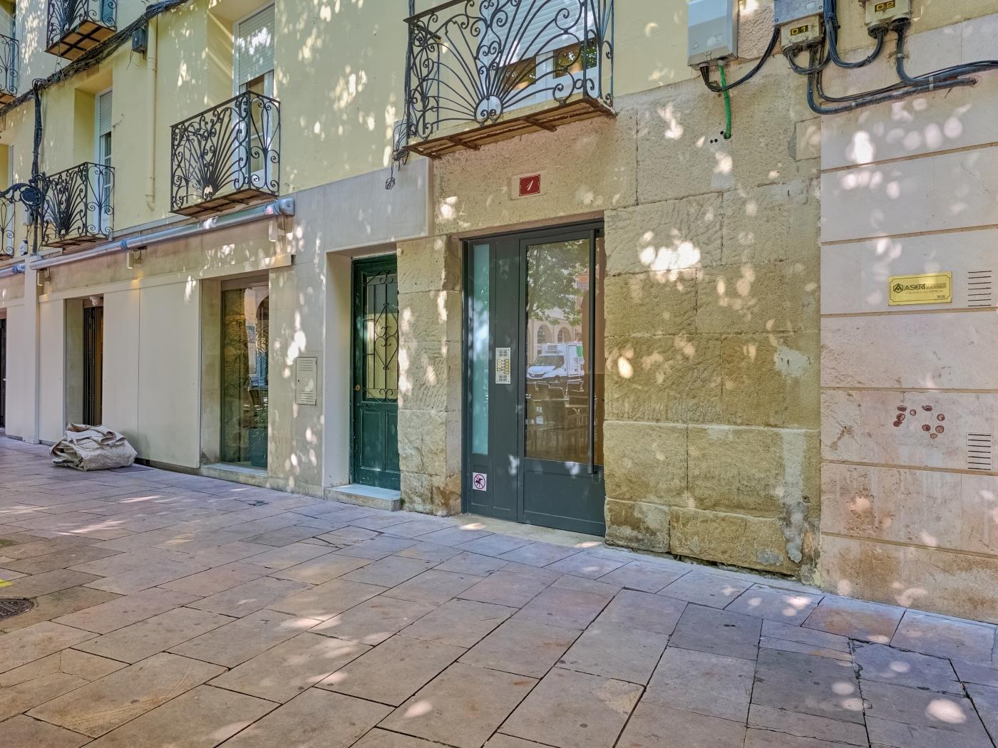 Esquina plaza del mercado A by Clabao en Logroño
