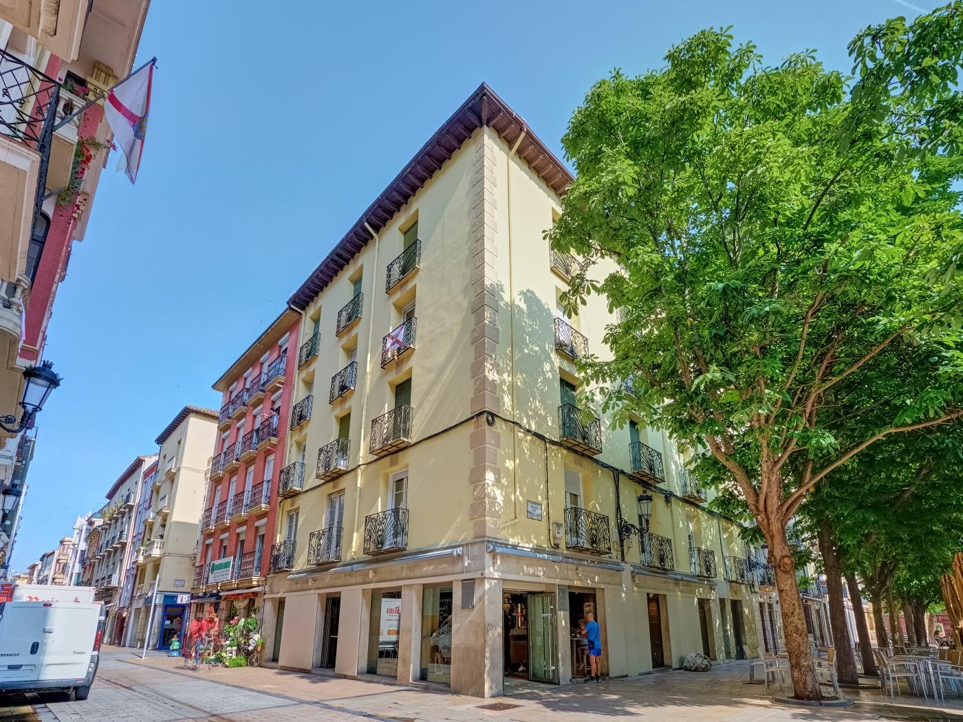 Esquina plaza del mercado A by Clabao en Logroño