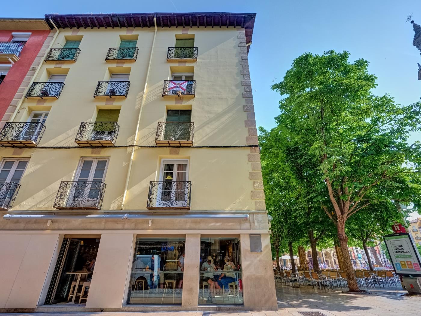 Esquina plaza del mercado A by Clabao en Logroño