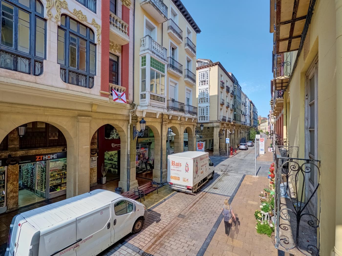 Esquina plaza del mercado A by Clabao en Logroño