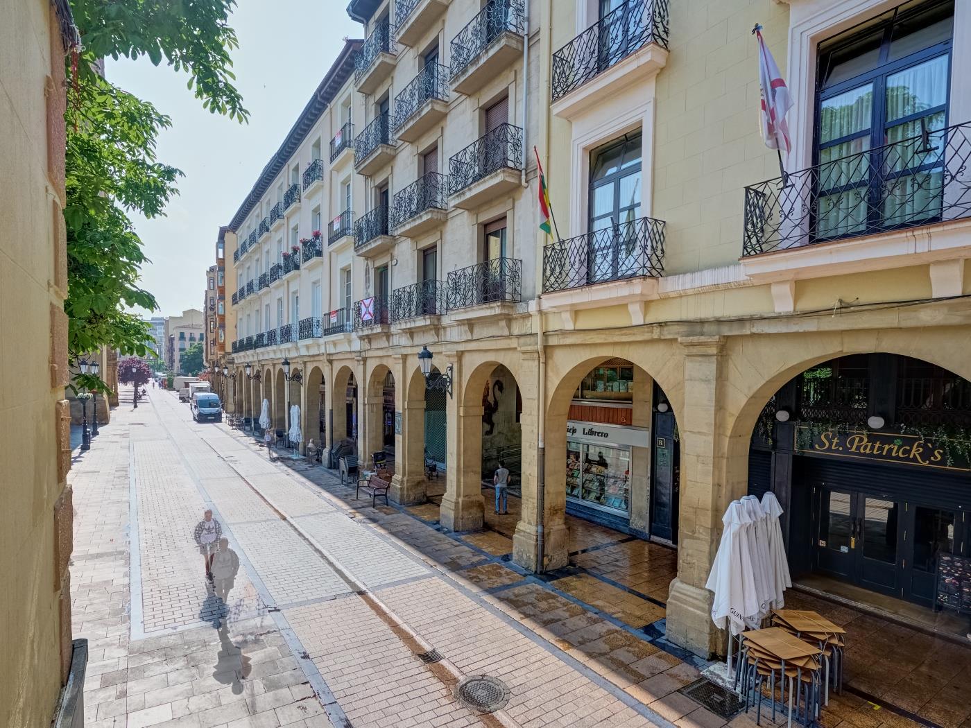 Esquina plaza del mercado A by Clabao en Logroño