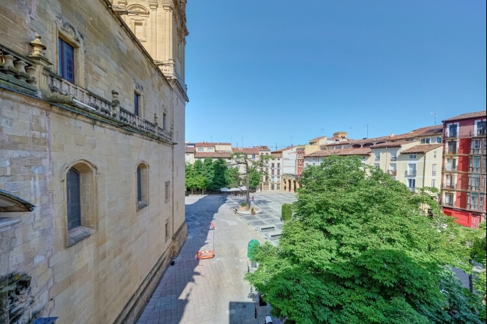 Casa Uva Plaza del Mercado by Clabao en Logroño